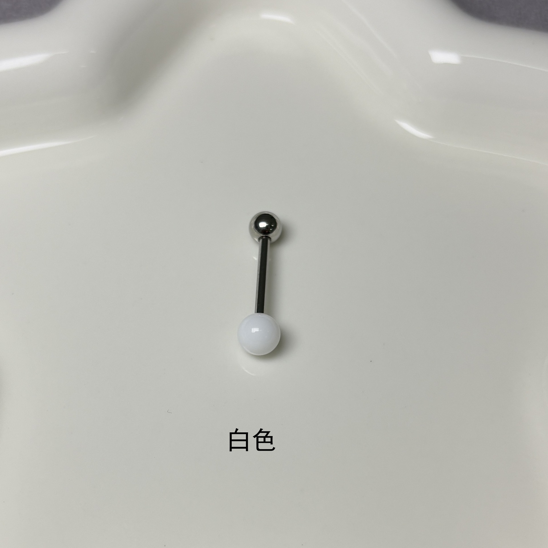 16G labret stud size and finish detail
