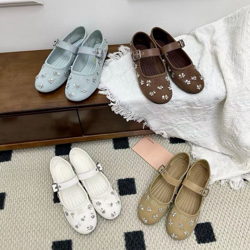 26 New Stylish Floral Rhinestone Embroidered Women's Shoes with a Single Strap, Mary Jane Flat Ballet Canvas Breathable Women's Shoes 26 New Stylish Floral Rhinestone Embroidered Women's Shoes with a Single Strap, Mary Jane Flat Ballet Canvas Breathable Women's Shoes