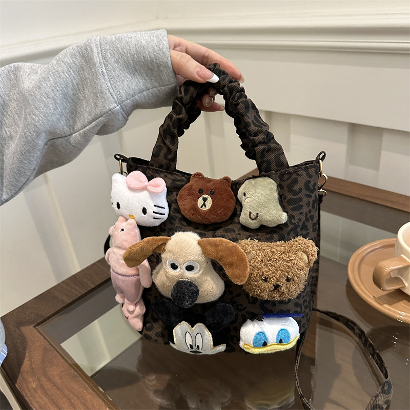 Bolso de leopardo ultra caliente nicho para mujeres 2024 nuevo estilo de invierno popular versátil bolso de mochila casual bolso de cubo