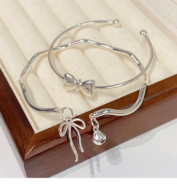 Sweet Simple Style Heart Shape Bow Knot Metal Bowknot Women's Bangle display picture 2