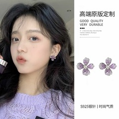 韓国の夏のクリスタルフラワーイヤリング 2025 新しいホットスタイルライト高級ニッチハイエンドイヤリング女性のためのフォレストスタイルイヤリング