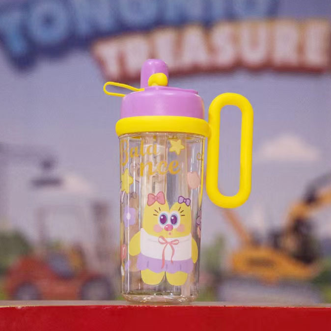 Taza de plástico Yue Shimei 860ML taza de agua de gran capacidad taza de doble bebida con mango taza de paja de dibujos animados taza de agua creativa