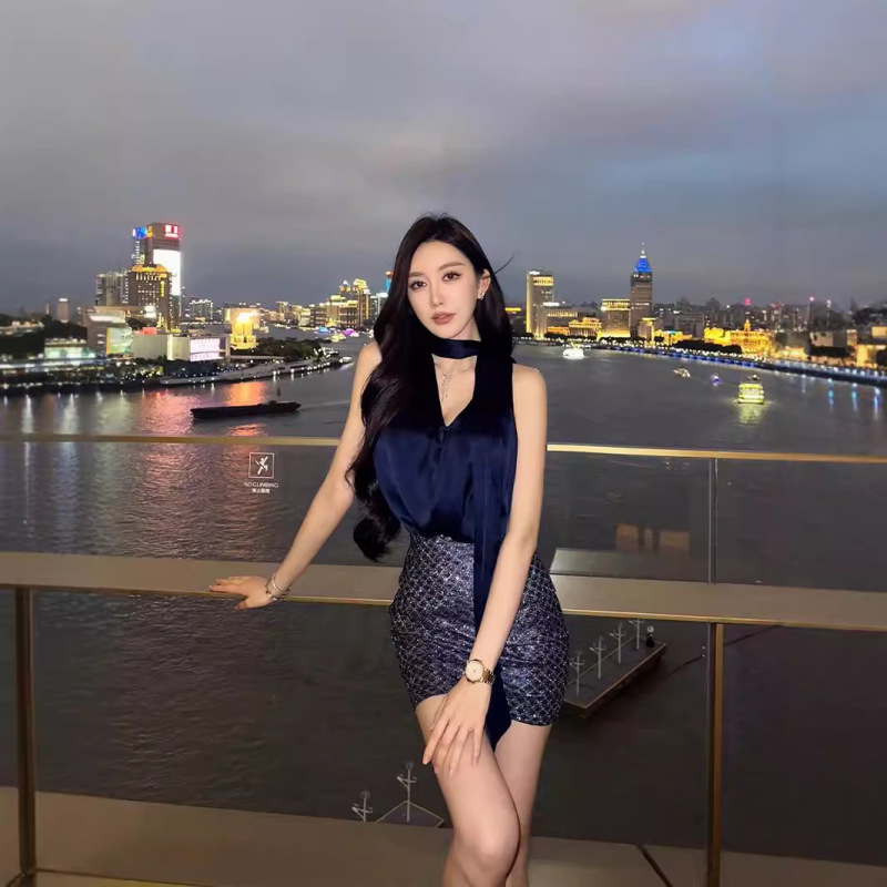 New 2026 Sleeveless Vest Summer French Style High-End Acetate Satin Outerwear V-Neck Loose Top New 2026 Sleeveless Vest Summer French Style High-End Acetate Satin Outerwear V-Neck Loose Top