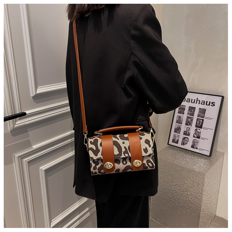 Fashion Contrast Color Leopard Shoulder Messenger Bag Wholesale Nihaojewelry display picture 3