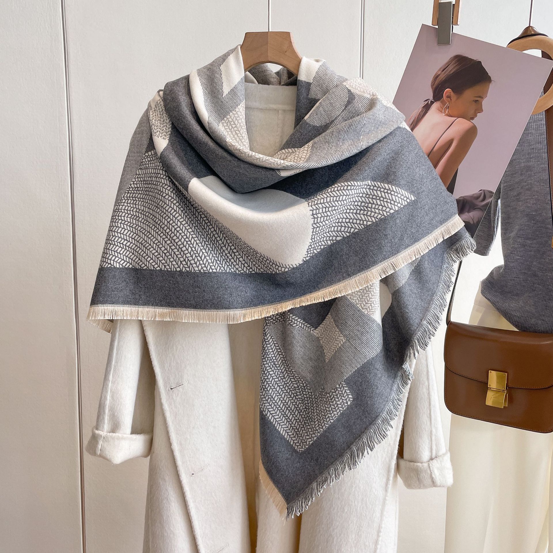 2023 estilo coreano versátil de doble cara Cachemira-como abstracto caballo cuadrado bufanda Otoño e Invierno espesado cálido exterior bufanda para mujeres