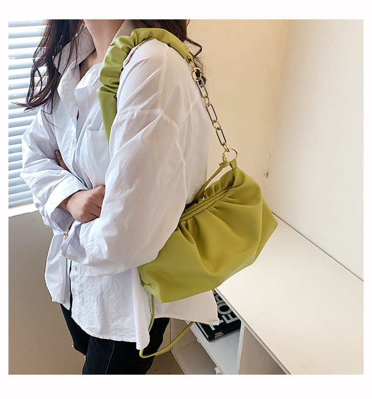 Western Style Pleated Chain Cloud Bag Female Summer 2021 New Fashion Simple Shoulder Underarm Bag Crossbody Dumpling Bag display picture 2