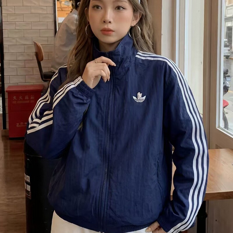Clover jacket for men and women, spring and autumn casual loose sports top, embroidered couple's jacket with three stripes Clover jacket for men and women, spring and autumn casual loose sports top, embroidered couple's jacket with three stripes