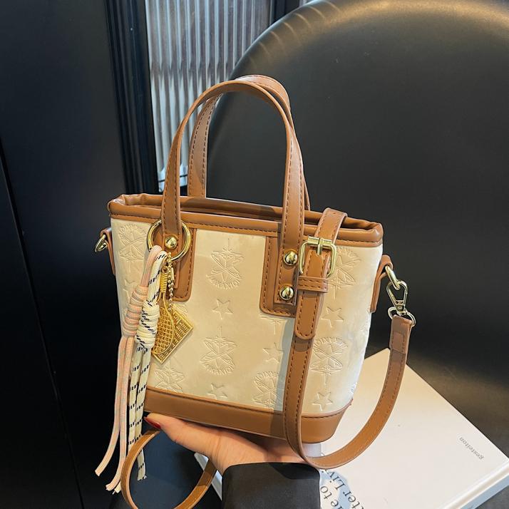 Bolso de mano popular, dama 2025, nuevo estilo de moda, bolso de hombro de color, bolso de cubo de alta calidad.