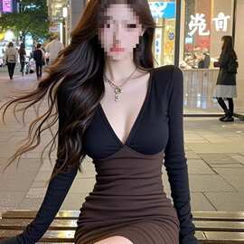 性感V领秋冬长袖连衣裙辣妹纯欲修身高端棕色精致显瘦黑包臀裙女
