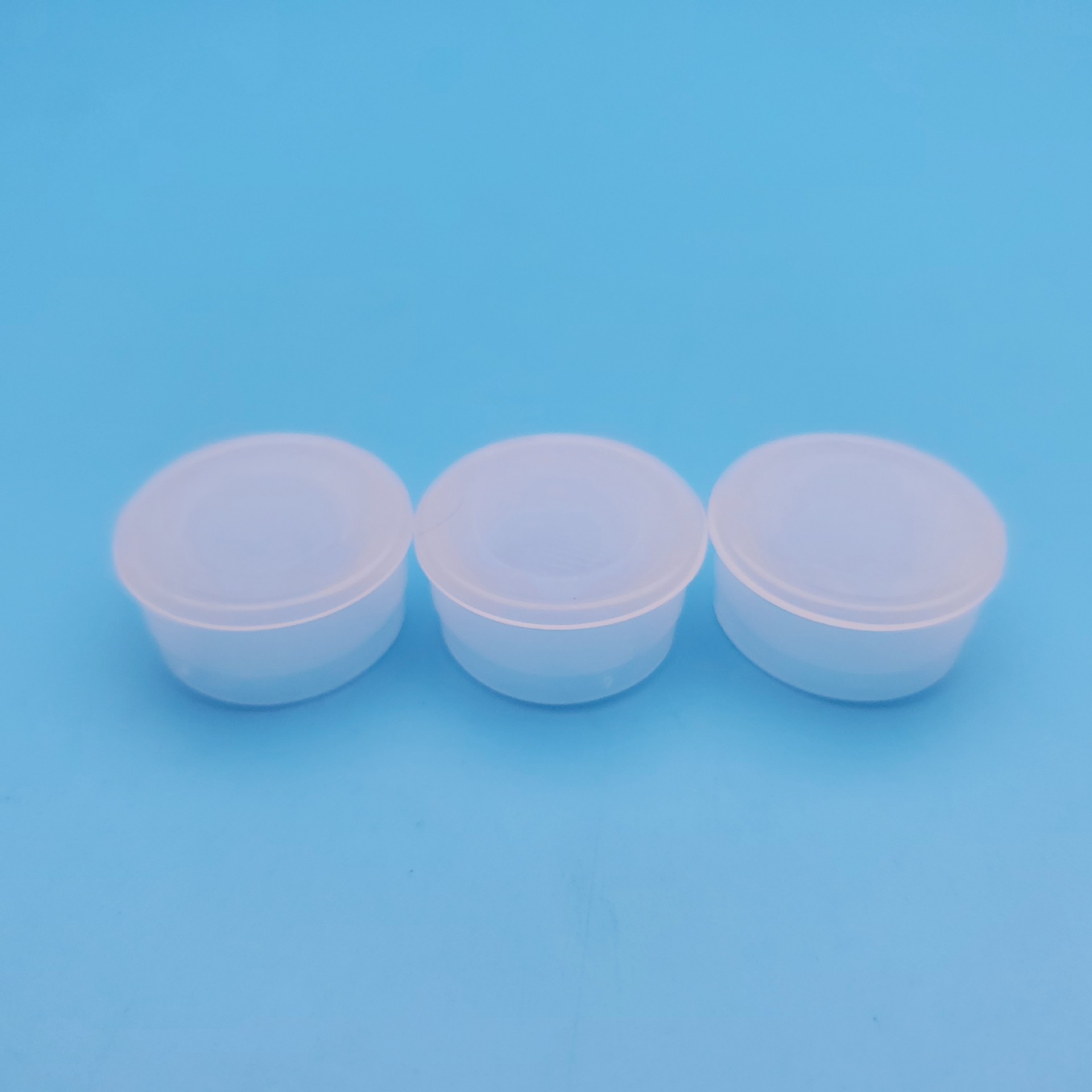 原料直供24内塞 PE塑料方顶塑料塞子 圆顶有孔内塞精油瓶瓶塞