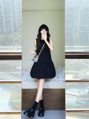 Hepburn-style black sleeveless dress for children, summer 2025, petite French elegance, bell-shaped short skirt