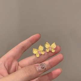 适合夏天的多巴胺黄色小蝴蝶耳环耳钉女小众设计感高级耳环耳饰