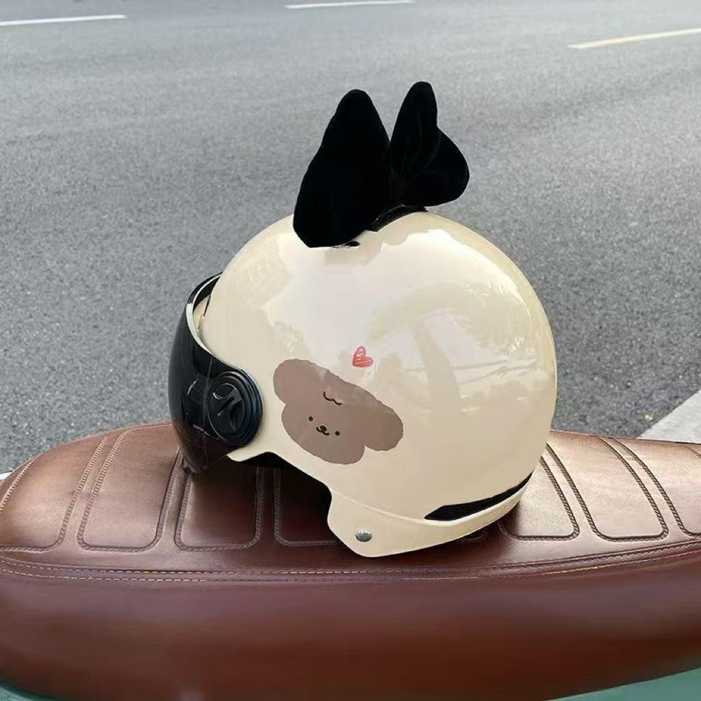 Newly certified national standard bear-themed electric vehicle motorcycle helmet, unisex, lightweight, sun-protective, all-season half helmet safety helmet