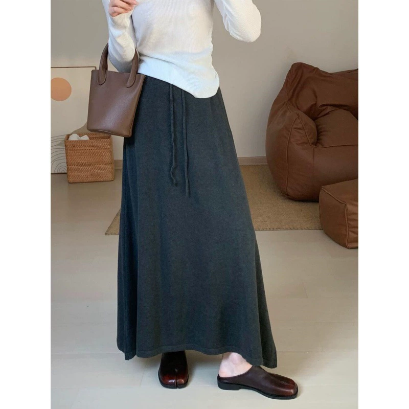 KANING Осенняя теплая и удобная трикотажная юбка-миди, новая корейская версия 2025 года, юбка средней длины для женщин, утягивающая талию.