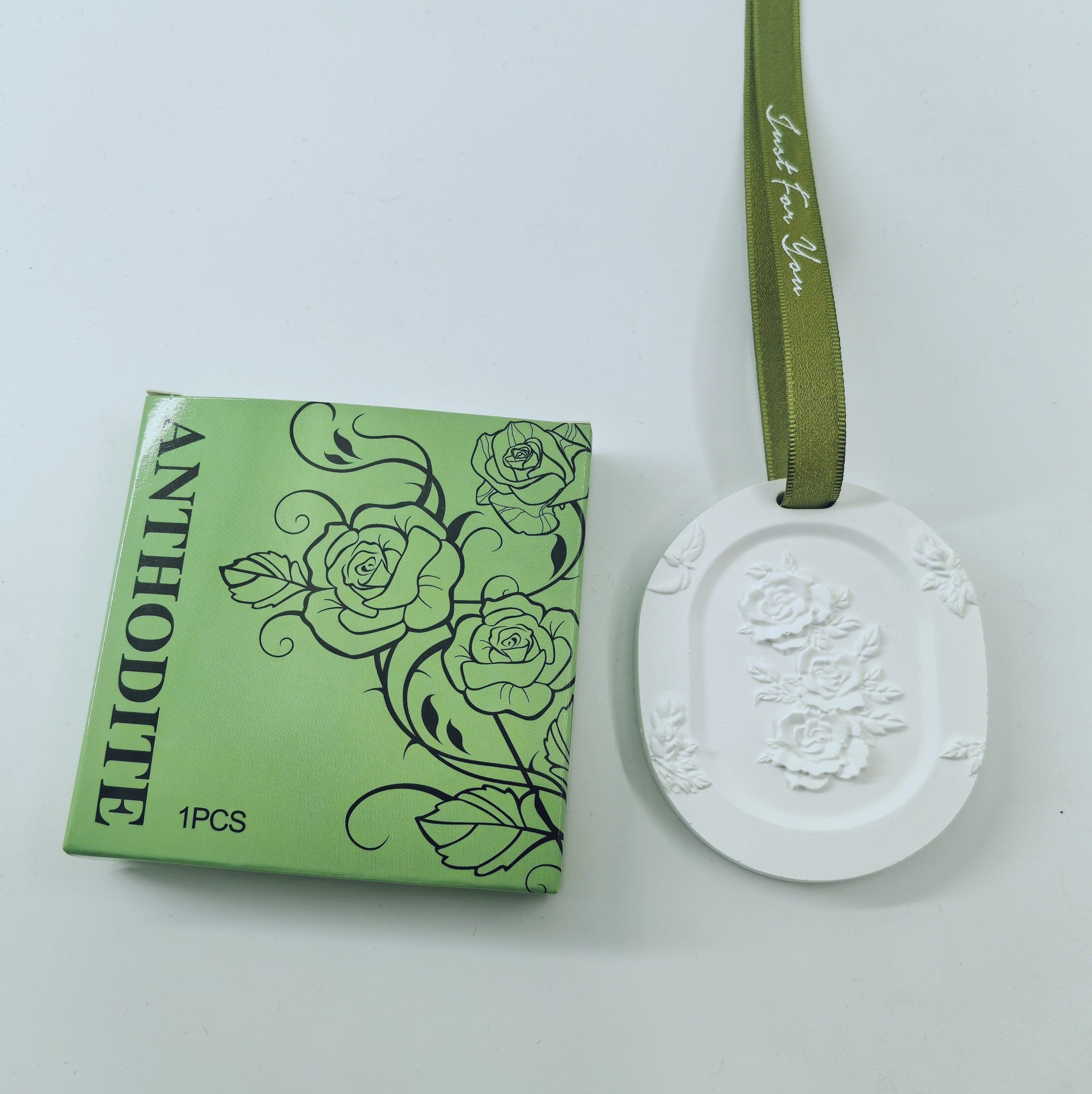 山茶花几何车载石膏香薰衣橱卧室衣柜鞋柜扩香片清香芳香女生挂片