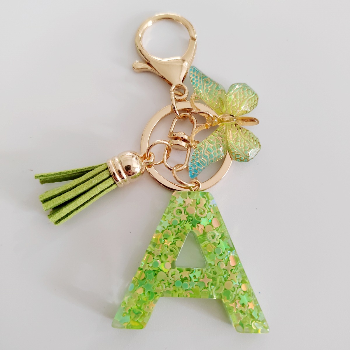 26 letras inglesas llavero colgante estrella verde brillo gota resina colgante llavero de personalidad europea y americana