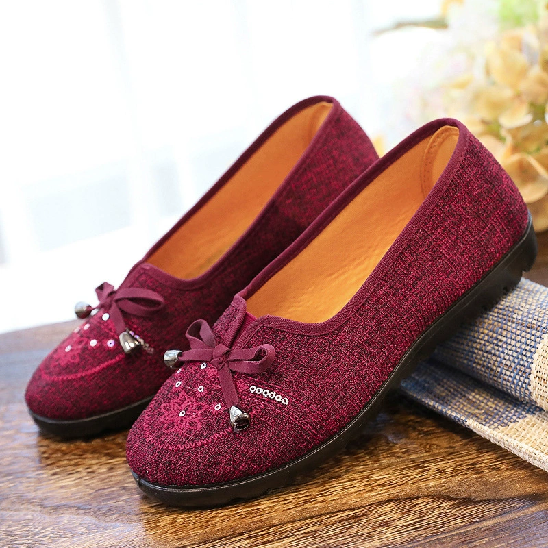 Старые пекинские тканевые туфли для женщин, туфли для мам, весенне-осенние туфли на мягкой подошве, удобные и универсальные нескользящие туфли на плоской подошве для пожилых людей, бабушкины туфли.