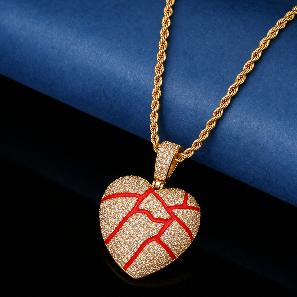 Creative copper pendant heart shaped with zircon