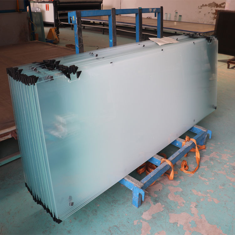 厂家批量生产双层夹胶有色渐变玻璃，幕墙隔断均可使用，来图制作