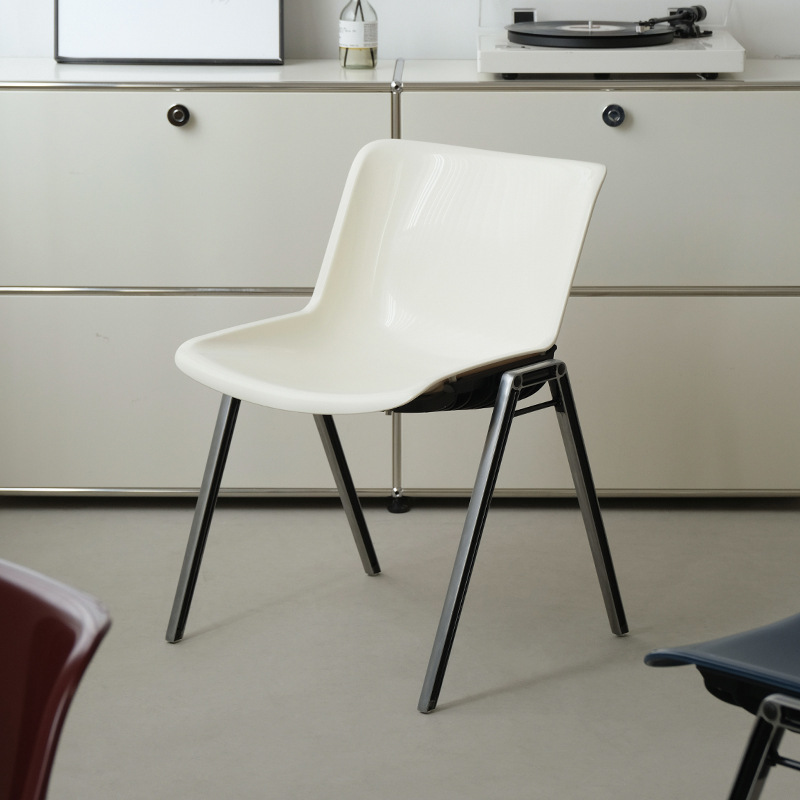 중고 디자이너 화이트 스태킹 다이닝 체어 모던 심플 인 카페 스툴 레저 등받이 협상 의자