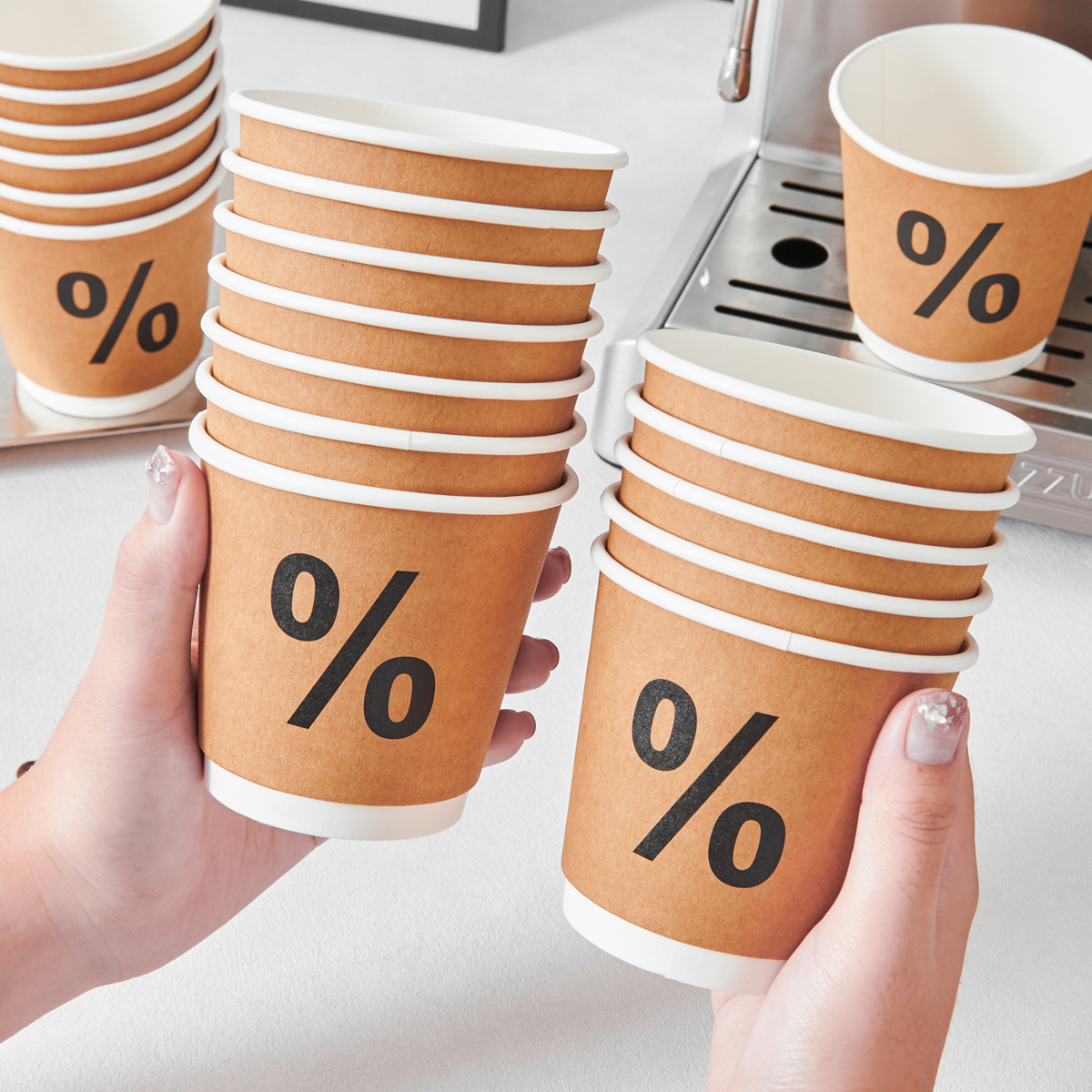 Disposable high-end, elegant coffee cups with lids&mdash;ideal for hot beverages, soy milk, and milk tea; commercial-grade cowhide paper cups for takeout.