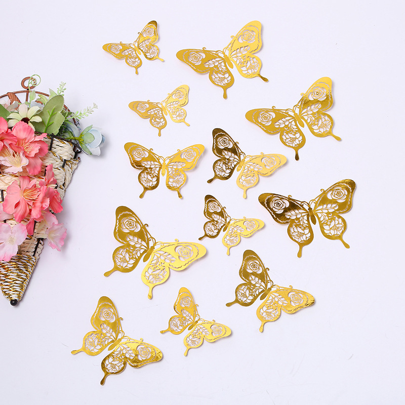 Doce mariposas doradas en el modelo s