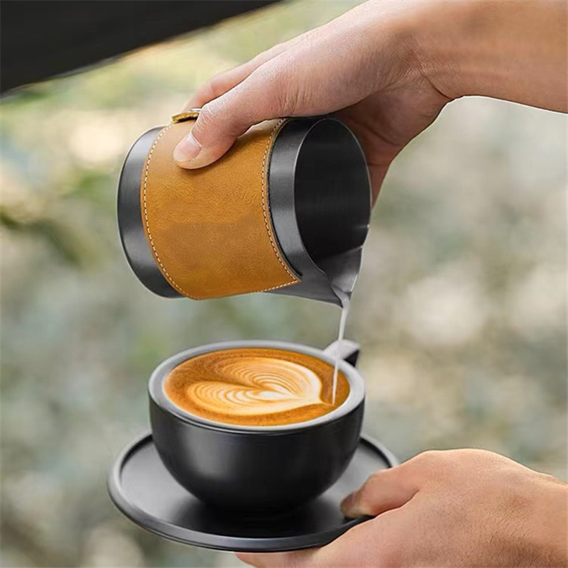 In stock stainless steel bomber Garland Cup without handle vintage leather case professional coffee Garland pointed mouth Cup heat insulation leather case