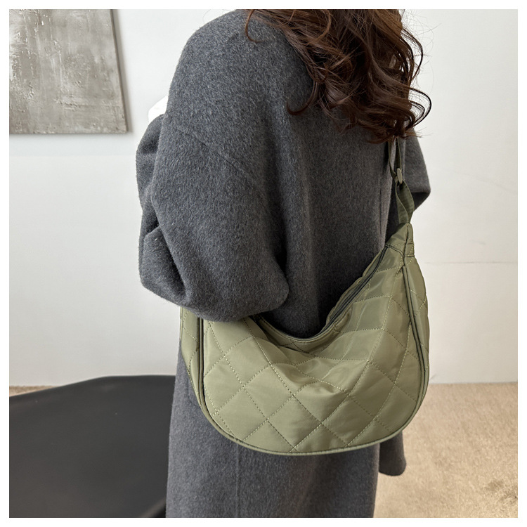 "Stylish large-capacity dumpling bag 2025 New trendy and fashionable niche single-shoulder bag, versatile and simple crossbody bag wholesale. undefined