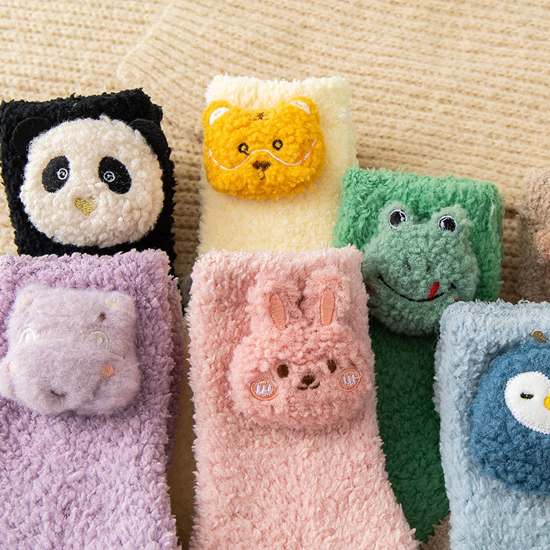 Venta al por mayor puesto de venta de calcetines de piso baratos calcetines de mujer engrosados media pantorrilla otoño e invierno Zhuji calcetines de terciopelo de coral Super Yu fábrica