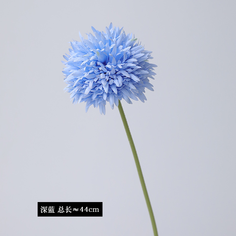 진한 파란색