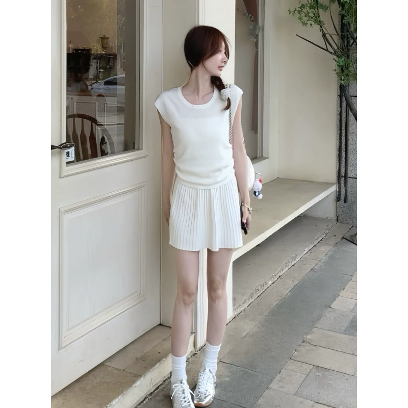 В наличии летний дизайн комплект из топа и юбки с коротким рукавом и плиссировкой из ледяного шелка, подчеркивающий талию, для женщин.