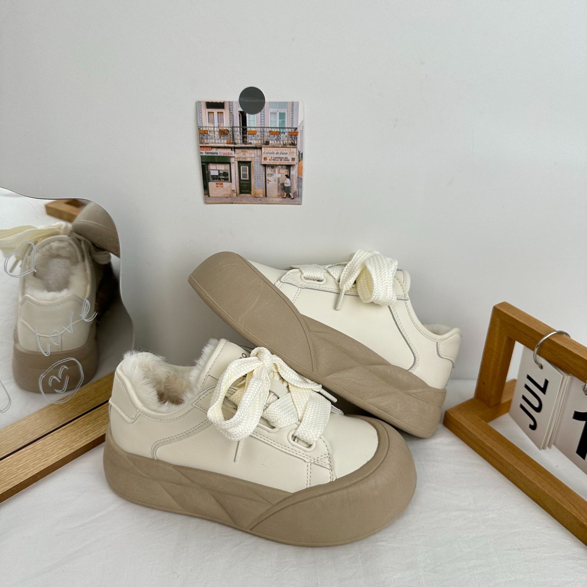Zapatos de skate cálidos de fondo grueso de ondas distantes, zapatos blancos de mujer, zapatos de invierno coreanos de nicho, zapatos de mujer
