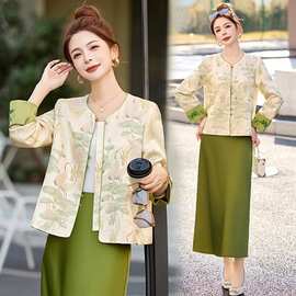 新中式国风外套女2025春秋新款今年流行超火时尚短款绿色花唐装