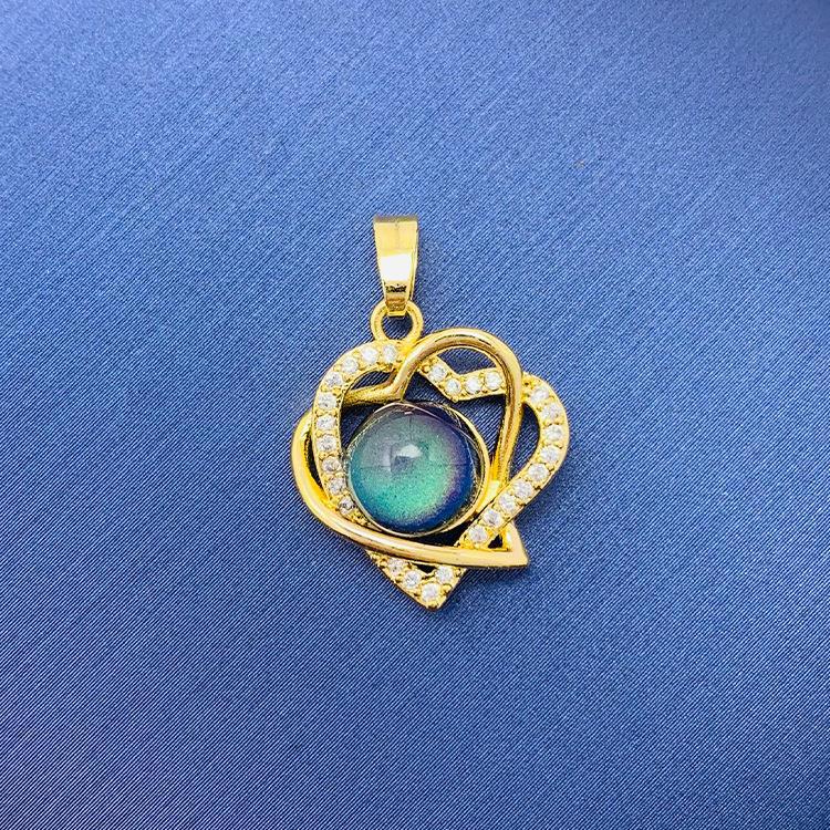 Tiktok Venta caliente colgante al por mayor auto-seleccionado 100 cobre colgante único con fuente de cadena de fábrica al por mayor sin cadena