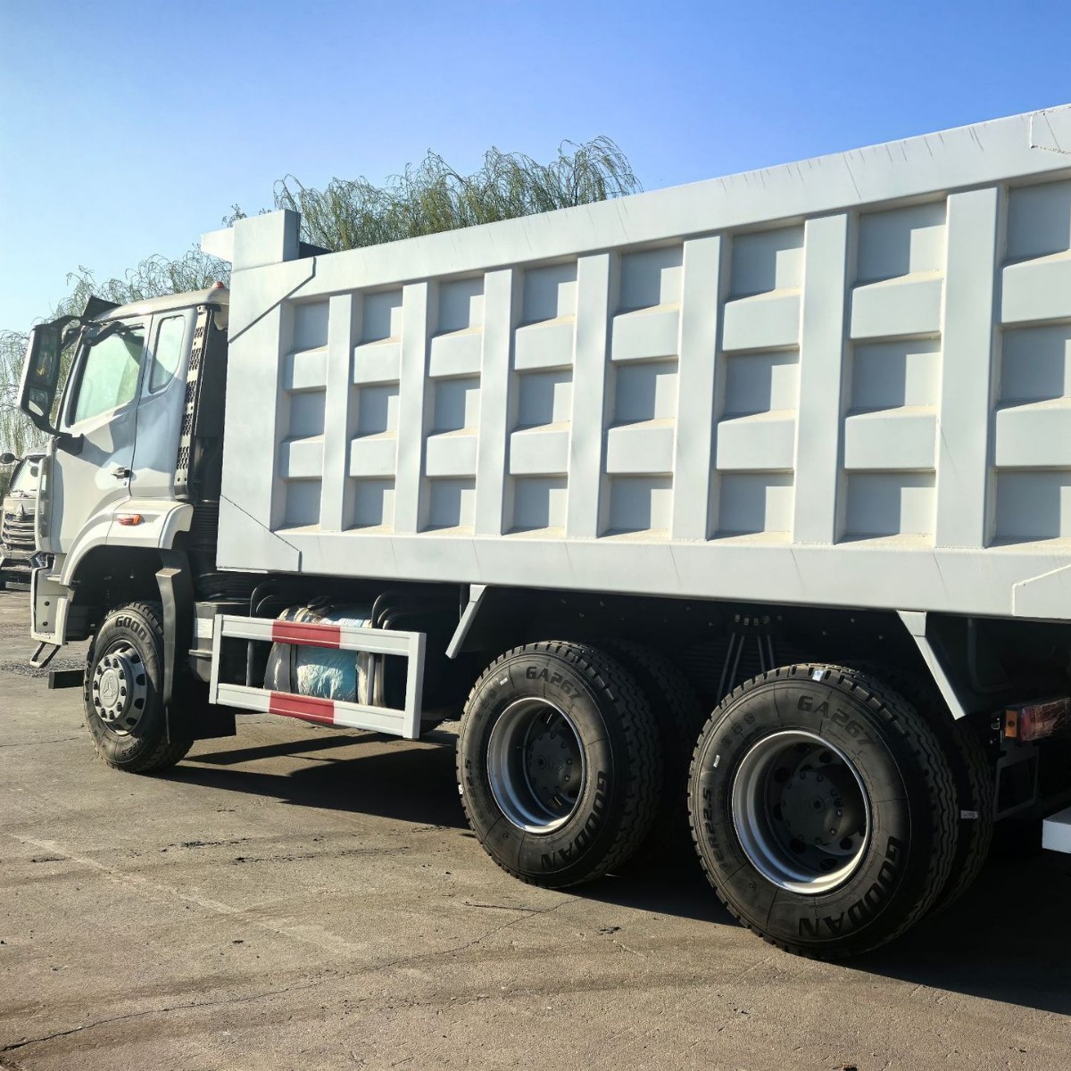 Foreign Trade Export 20 Tons Howo 371 Horsepower 6X4 Dump Truck 10-Wheel Dump Truck Sand and Gravel Heavy Truck