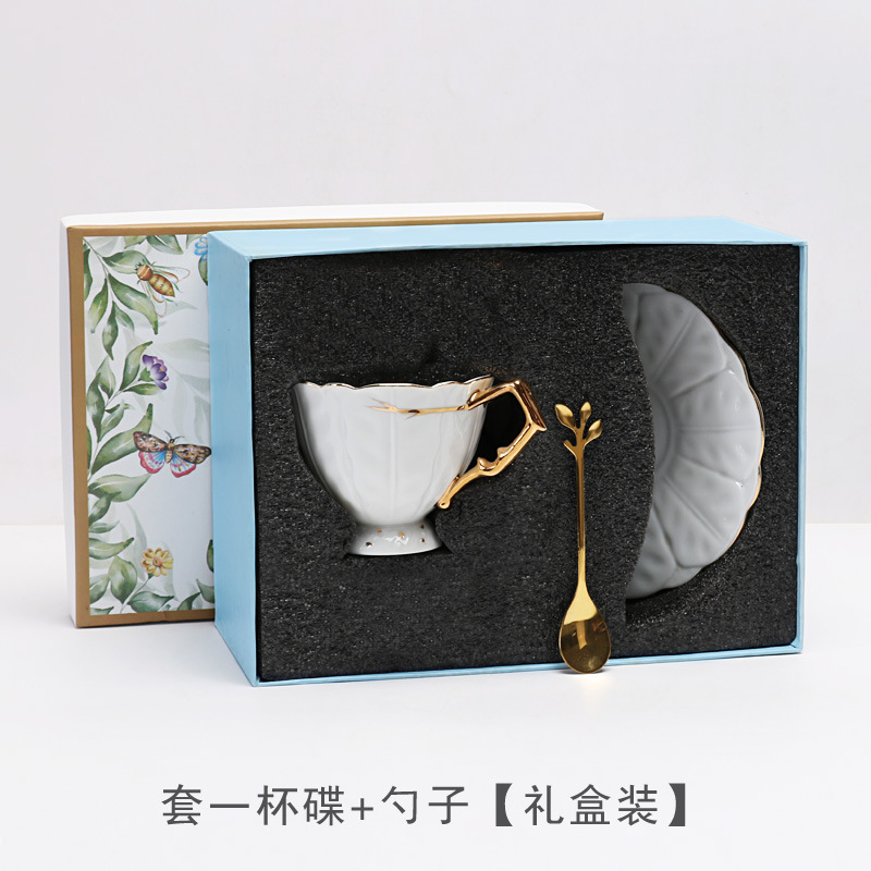 De gama alta de estilo europeo de cerámica taza de café y platillo traje exquisito británico pintura de oro juego de té de la tarde pareja taza de té perfumada