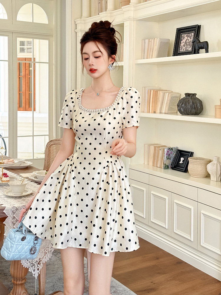 Váy đầm nữ tay phồng cổ vuông thắt eo chấm bi kiểu Pháp cổ điển — quả mơ chấm bi
