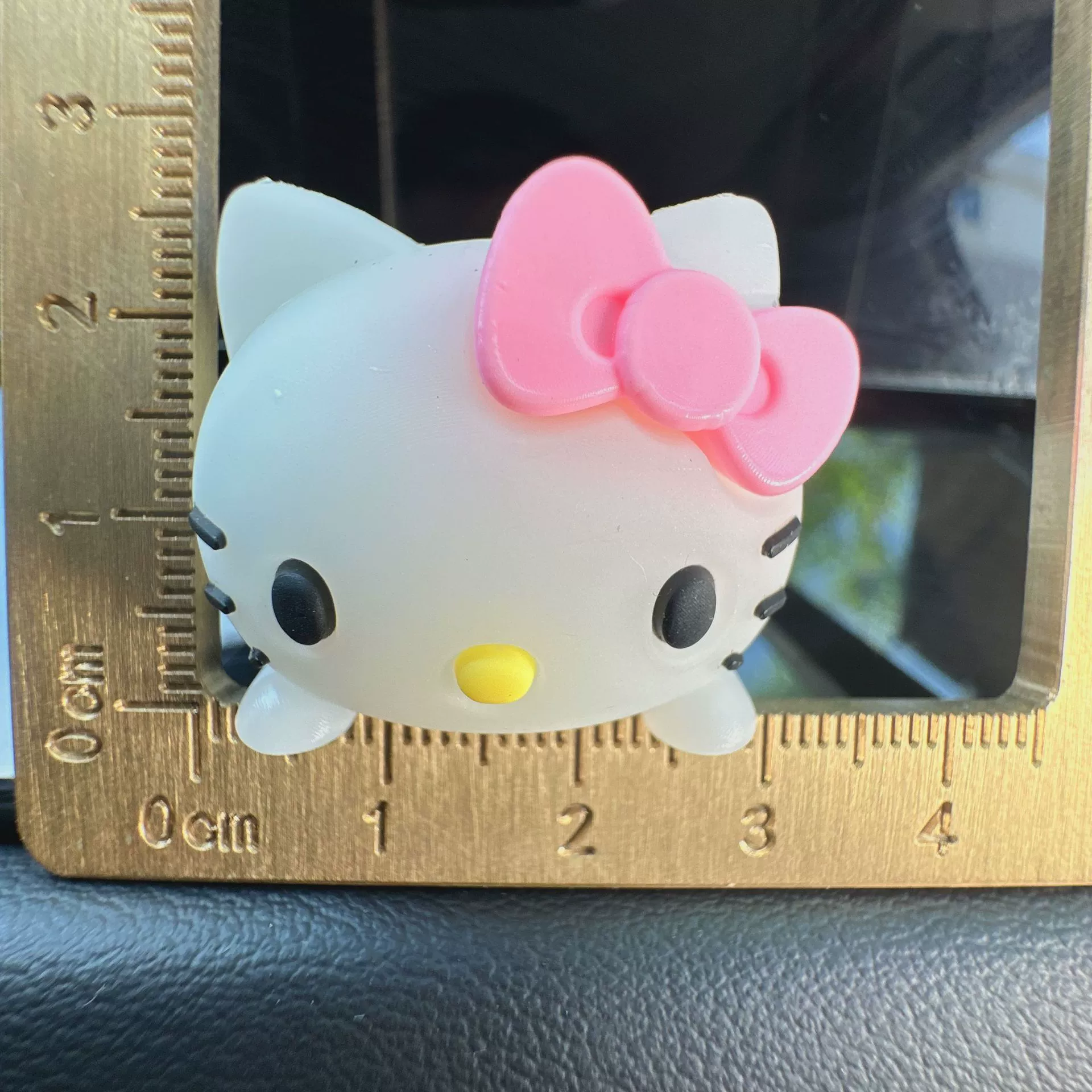 Toy car (Sanrio) PVC soft-rubber cartoon doll, DIY collectible, pink or red