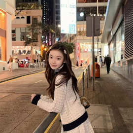 南油高端女装 miu系翻领撞色镂空拉链26春季新款字母徽标针织开衫
