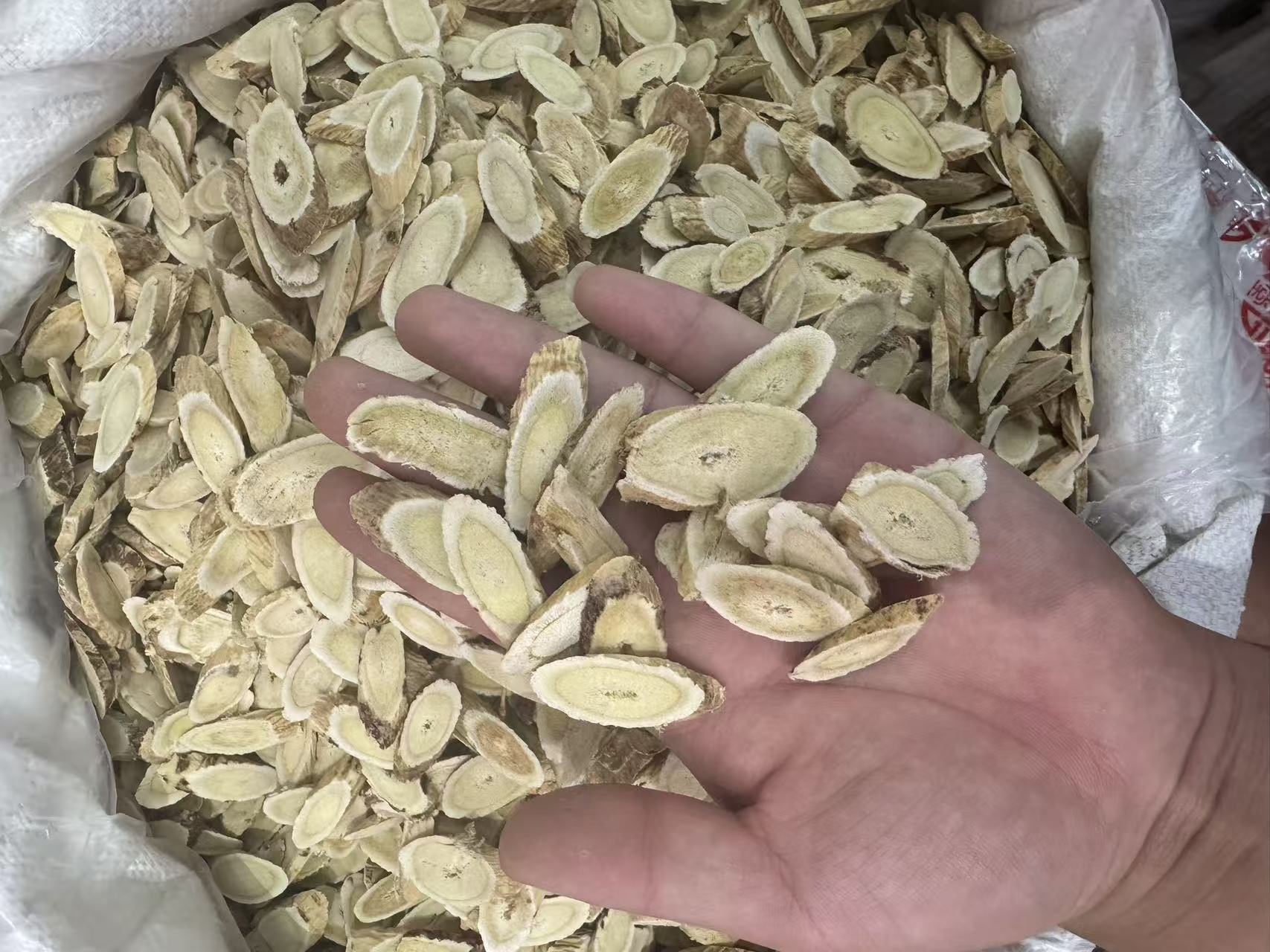 Dried Astragalus Root Slices Huang Qi Bulk 1000g Bag for Decoction and Soup quality and texture