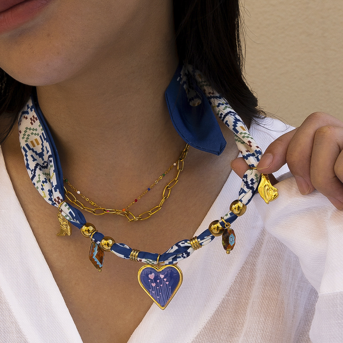 Collar de acero inoxidable de alta calidad ligero y lujoso, bufandas azules, collar de amor de titanio, acero no se desvanece.