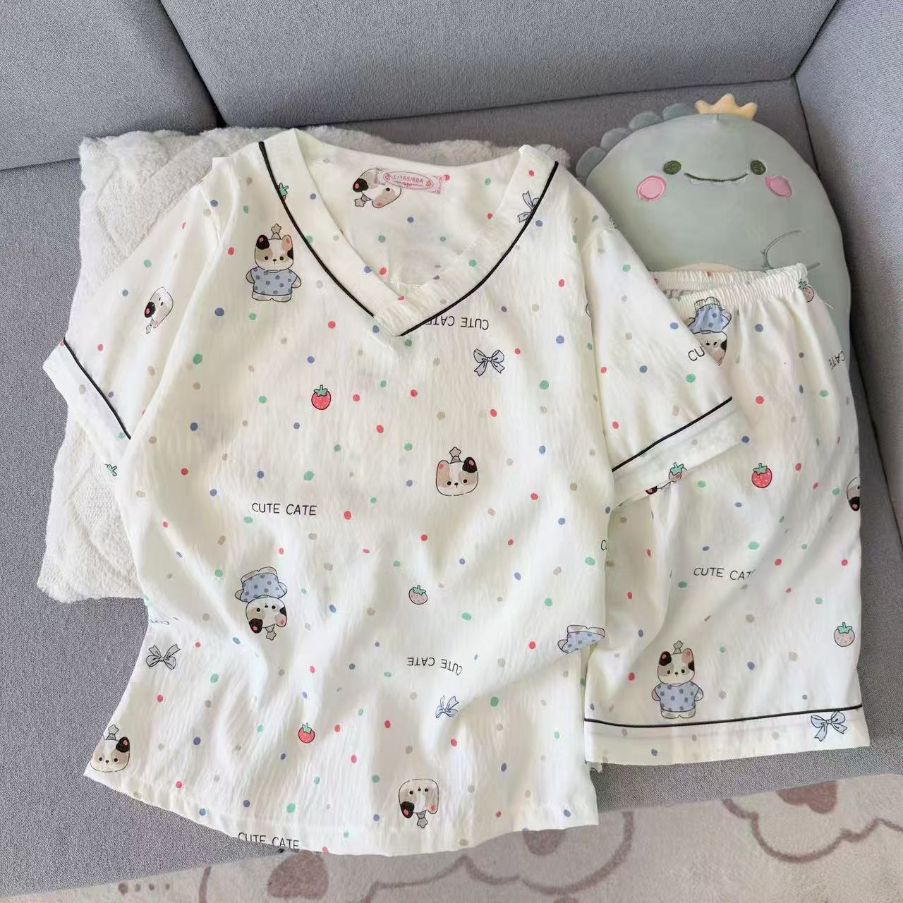 Al por mayor transfronterizo de Vietnam nubes de algodón de manga corta pantalones cortos pijamas de niñas de cuello en V chaqueta de dibujos animados set de ropa para el hogar