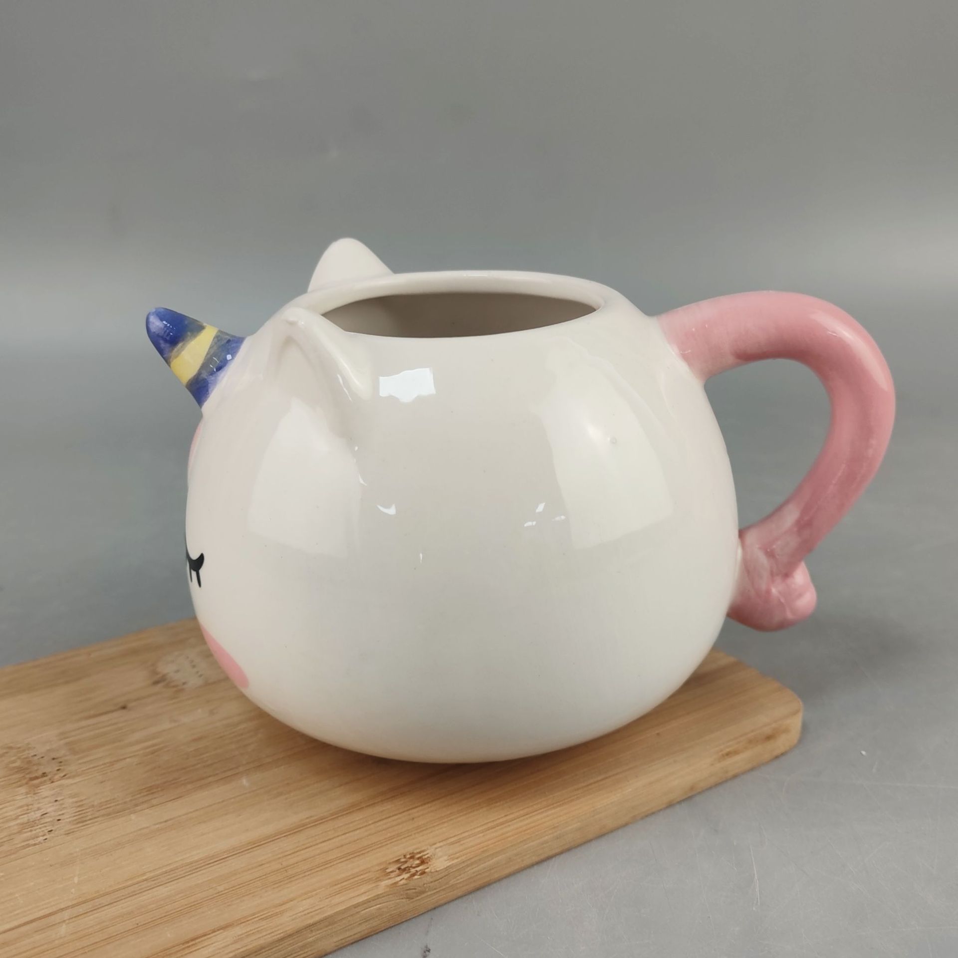 Unicornio creativo taza de cerámica de forma de animales taza de regalo de cumpleaños taza de agua regalo artesanal en stock