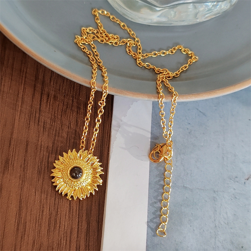 Sunflower Projection Pendant Necklace Elegant Friendship Gift_voghion.com