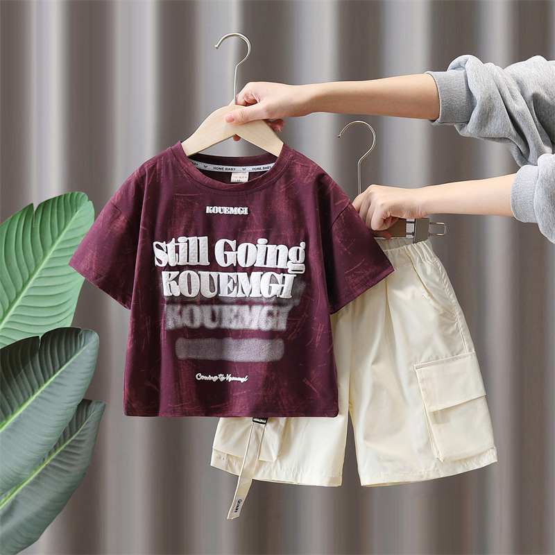 7244 Traje de verano para niños Ropa de manga corta para niños de estilo occidental 2025 Nuevo estilo de moda, guapo bebé, estilo fino, calle frita