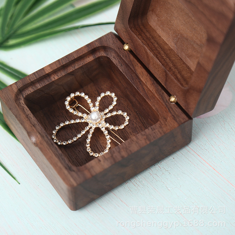 胡桃木磁吸首饰收纳盒轻奢复古小方盒木质礼品包装盒实木整理盒