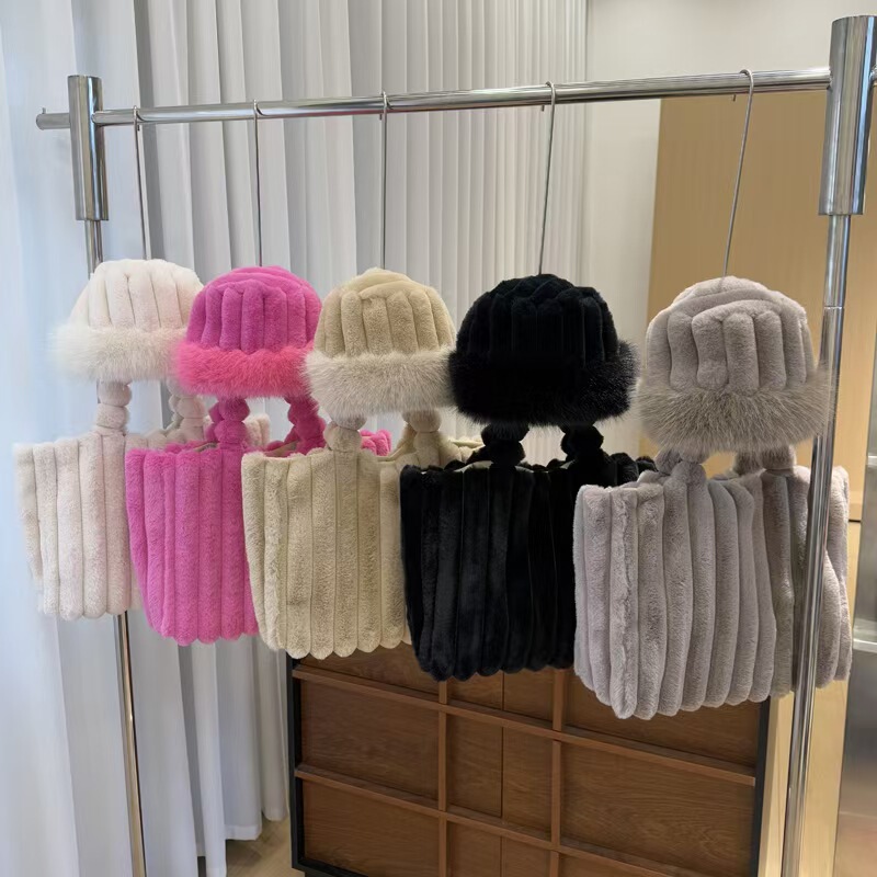 Plush bag for women, new cross-border set, shoulder bag, women's bag, puffy hat, versatile autumn and winter bag, new handbag Plush bag for women, new cross-border set, shoulder bag, women's bag, puffy hat, versatile autumn and winter bag, new handbag