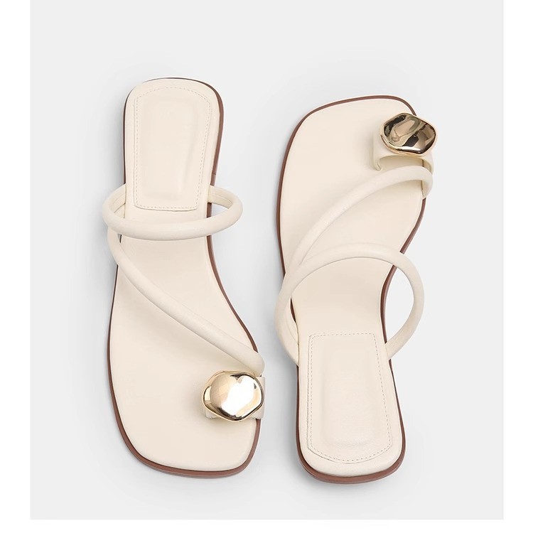 [Chao Bounan] Chanclas de verano para mujer 2025 nuevo estilo estilo hada sandalias y zapatillas de tacón grueso de moda de alta gama