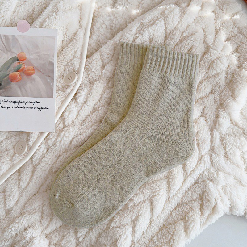 カシミヤの靴下の女性の月子の靴下の産後の秋冬の中で靴下とベルベットの厚い睡眠の靴下のぬいぐるみの保温のウールの靴下