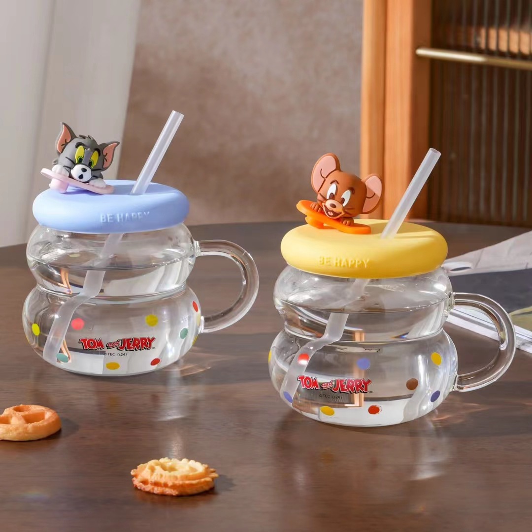 Gato y ratón tazas de vidrio de alto valor facial tazas de agua caseras con tazas de paja regalo de cumpleaños lindas tazas de agua potable dibujos animados